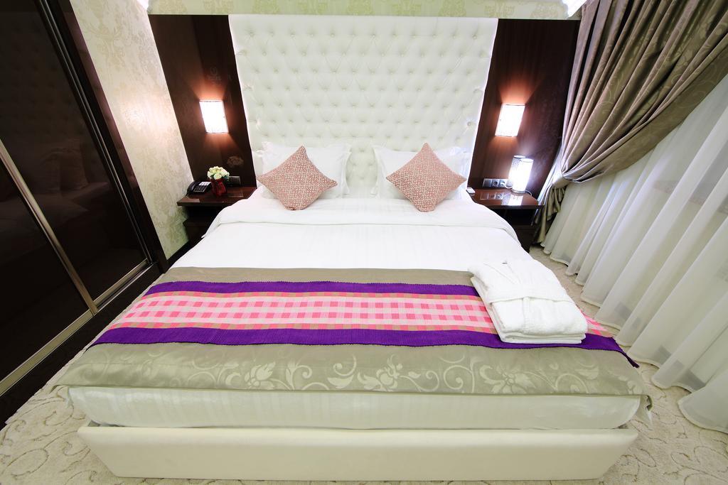 Premier Hotel Bishkek Exterior photo