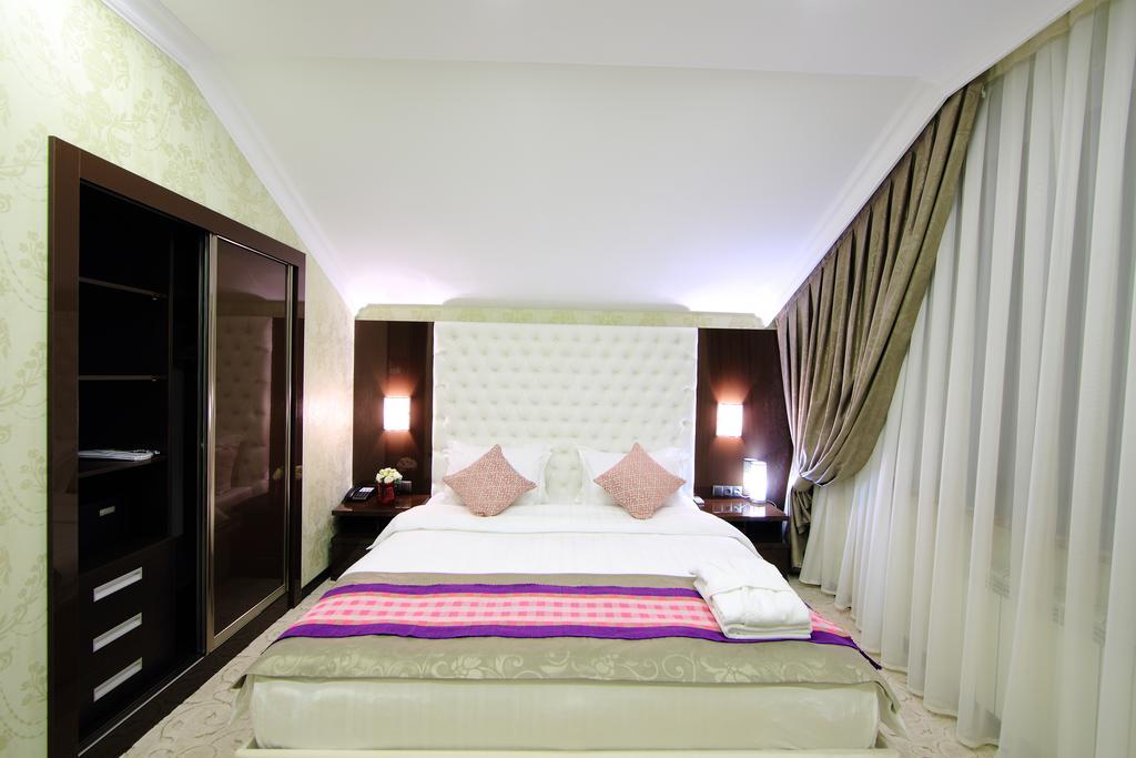 Premier Hotel Bishkek Exterior photo