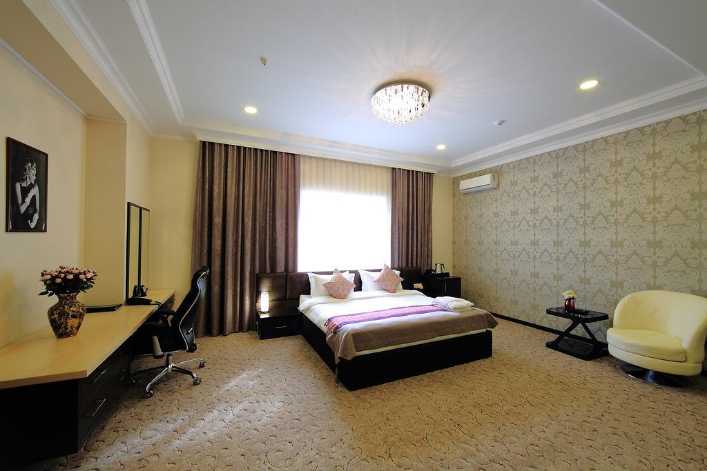 Premier Hotel Bishkek Exterior photo