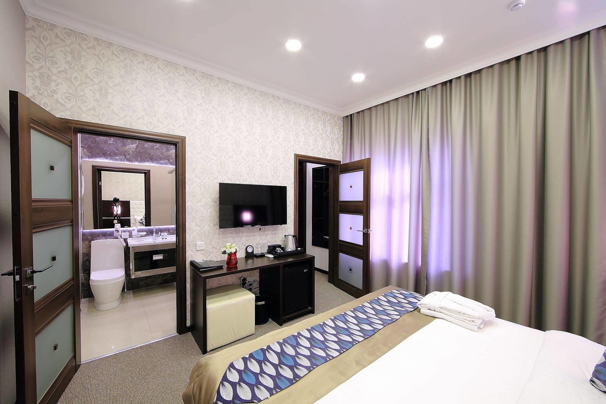 Premier Hotel Bishkek Exterior photo